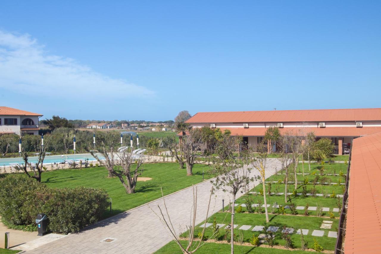 Delfino Tuscany Resort มารินา ดิ เชชินา ภายนอก รูปภาพ