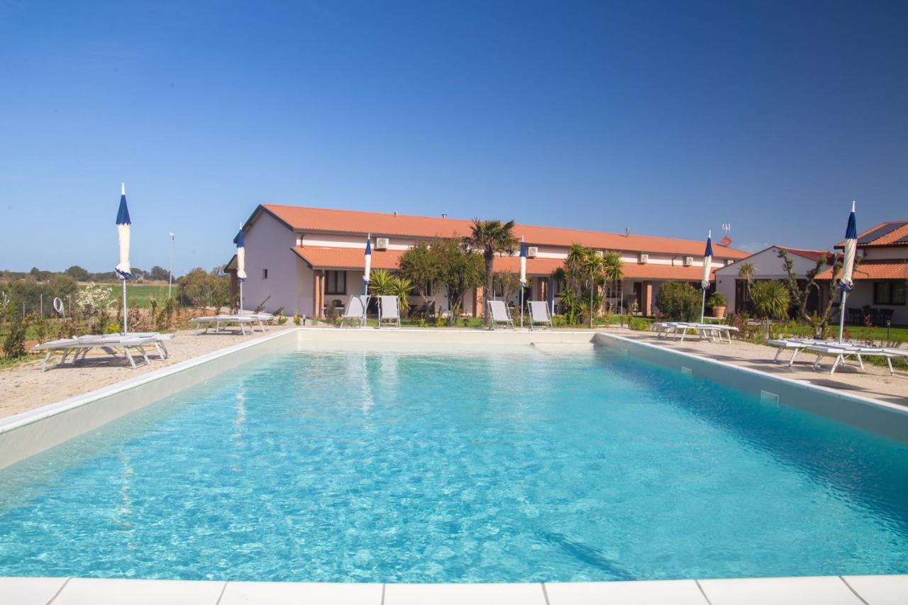 Delfino Tuscany Resort มารินา ดิ เชชินา ภายนอก รูปภาพ
