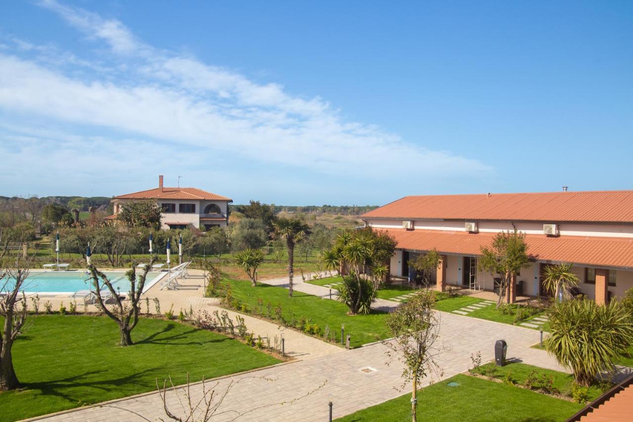 Delfino Tuscany Resort มารินา ดิ เชชินา ภายนอก รูปภาพ