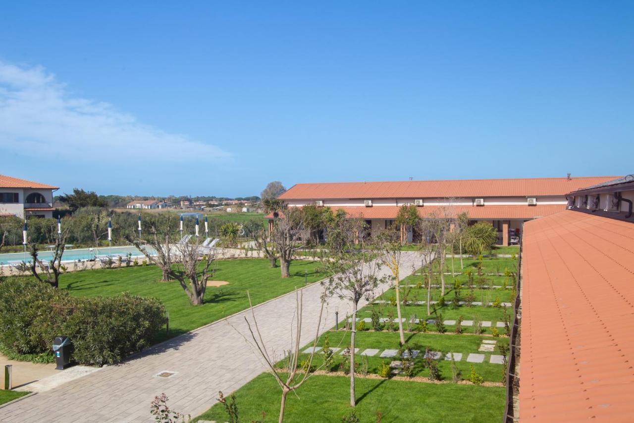 Delfino Tuscany Resort มารินา ดิ เชชินา ภายนอก รูปภาพ