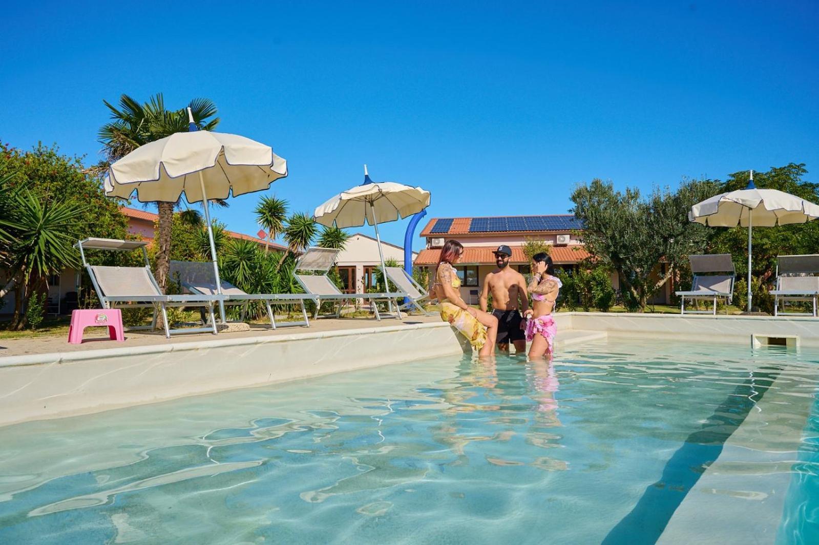 Delfino Tuscany Resort มารินา ดิ เชชินา ภายนอก รูปภาพ