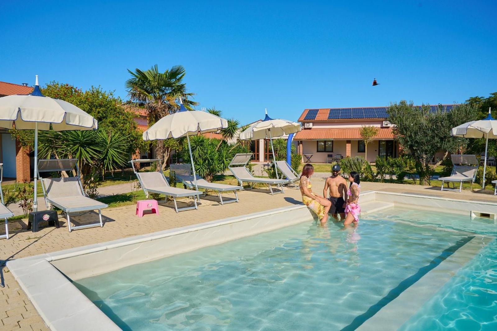 Delfino Tuscany Resort มารินา ดิ เชชินา ภายนอก รูปภาพ