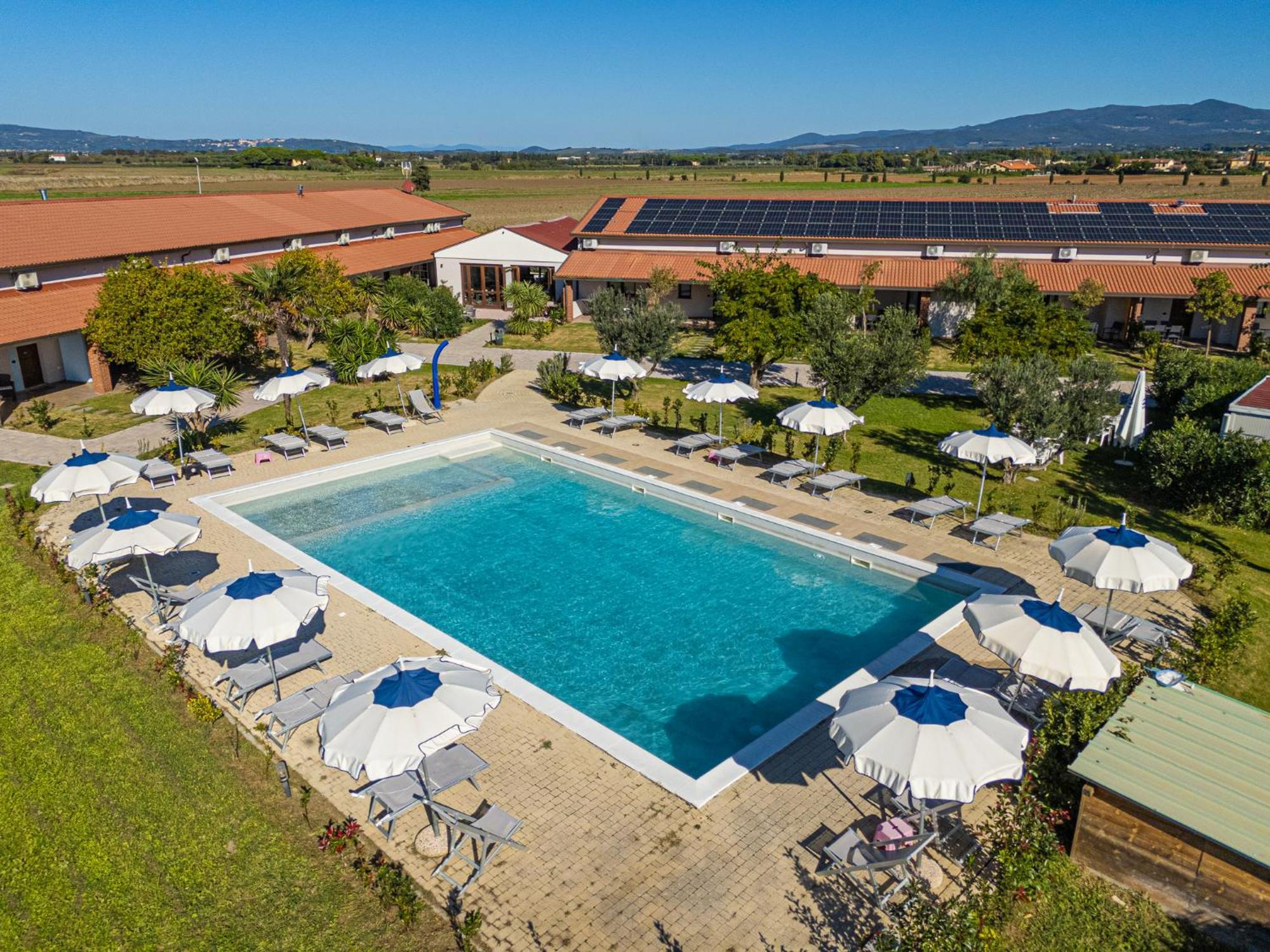 Delfino Tuscany Resort มารินา ดิ เชชินา ภายนอก รูปภาพ
